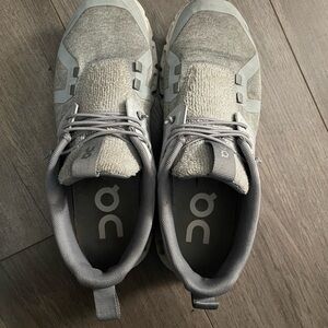 Women’s size 7.5 OnCloud shoes